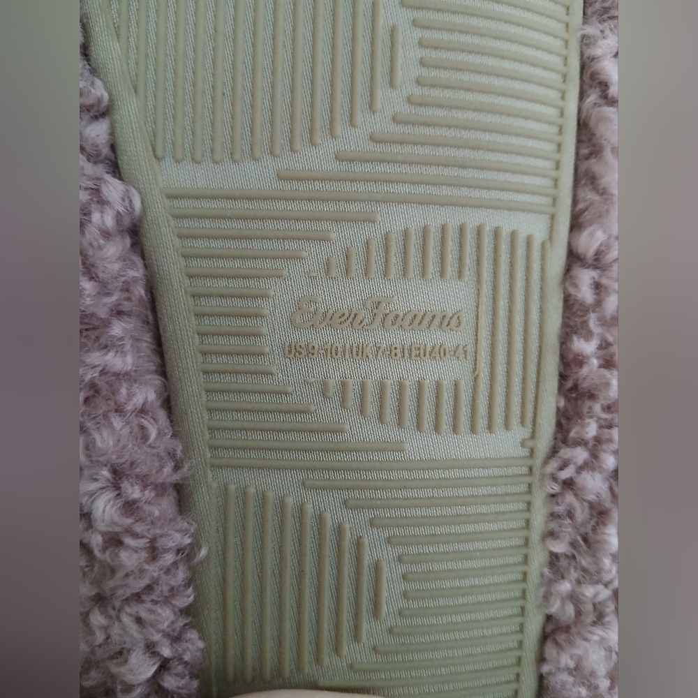 Everfoams Cozy Pink Fuzzy Slippers NWOT Size 9/10 - Picture 5 of 5